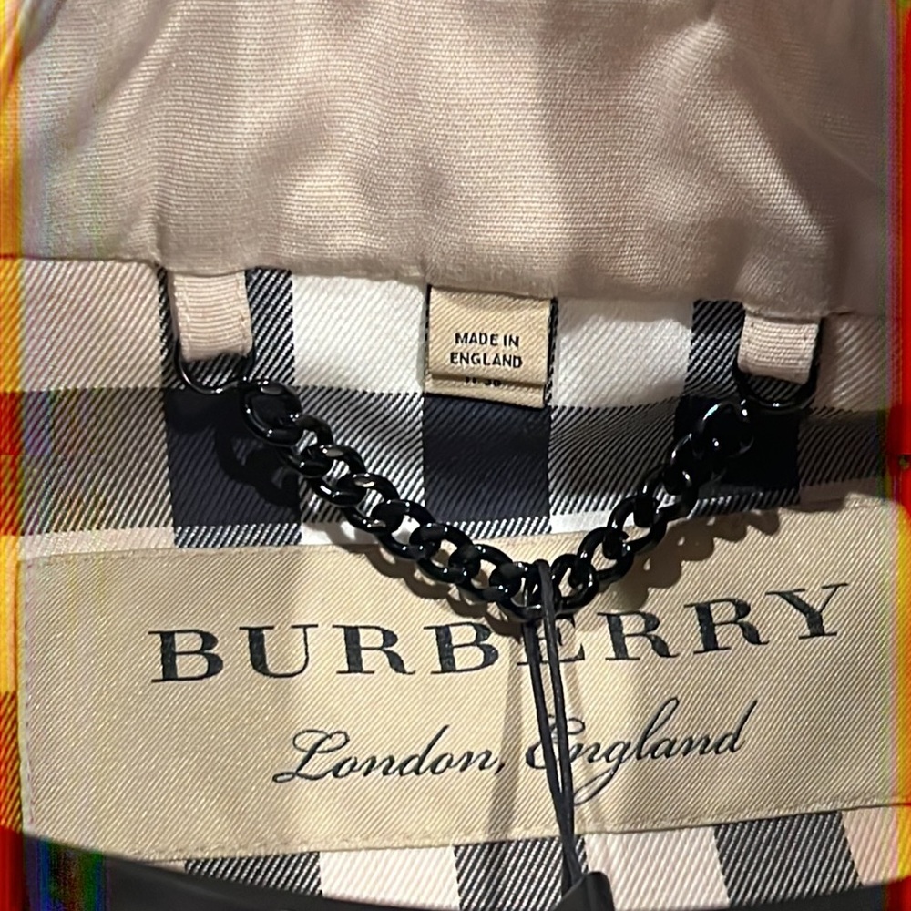 SOLD!! Authentic Burberry harbourne trench coat size 4 - Picture 8 of 14